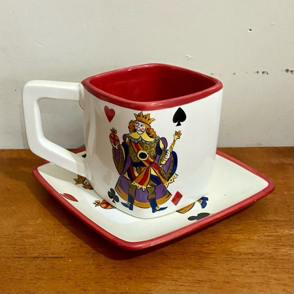 Beautiful, Rare, Large 8-pc  King of Hearts Cups and Saucers - Picture 2 of 15